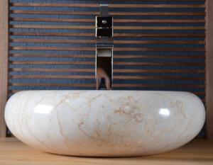Vasque salle de bain en marbre beige Fouesnant